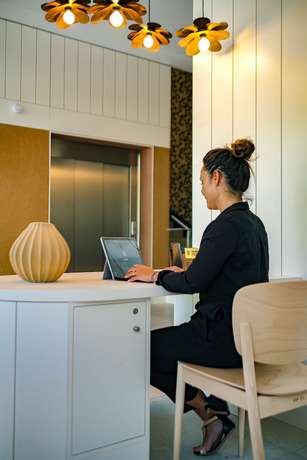 Imagen de los interiores del Hotel LIVEs Bordeaux Lac. Foto 19