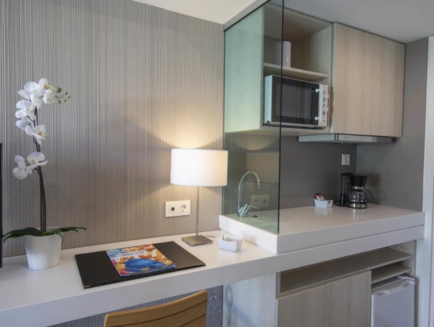 Imagen de la habitación del Hotel LIVVO Dunagolf Suites. Foto 3