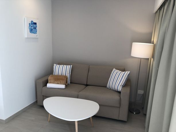 Imagen de la habitación del Hotel LIVVO Dunagolf Suites. Foto 4