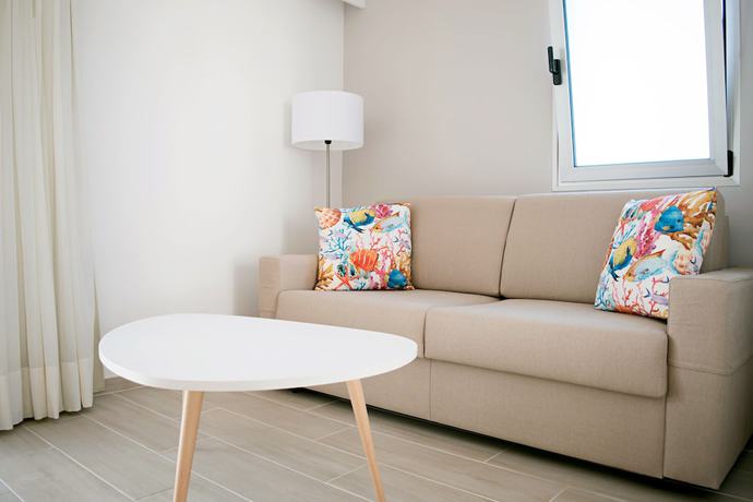 Imagen de la habitación del Hotel LIVVO Dunagolf Suites. Foto 9