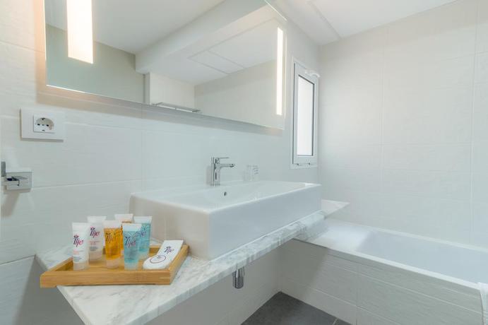 Imagen de la habitación del Hotel LIVVO Koala Garden, Maspalomas. Foto 12