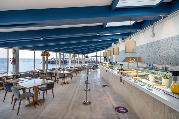 Imagen del bar/restaurante del Hotel LIVVO Puerto de Mog&aacute;n, Playa de Mog&aacute;n. Foto 2