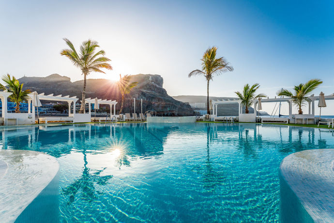 Imagen general del Hotel LIVVO Puerto de Mog&aacute;n, Playa de Mog&aacute;n. Foto 1