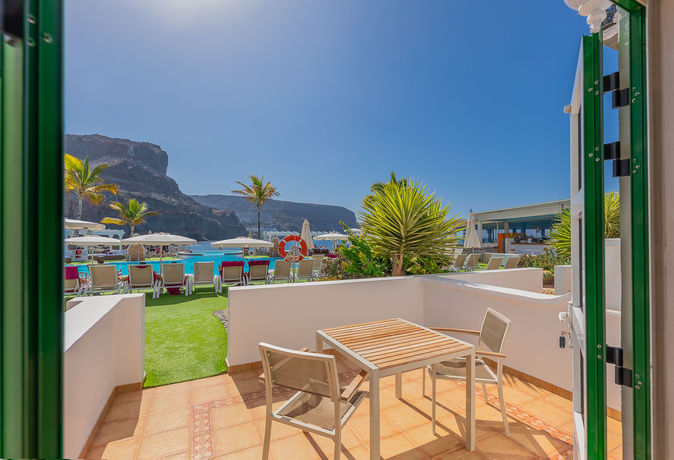 Imagen de los interiores del Hotel LIVVO Puerto de Mog&aacute;n, Playa de Mog&aacute;n. Foto 9
