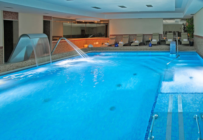 Imagen de la piscina del Hotel LIVVO Puerto de Mog&aacute;n, Playa de Mog&aacute;n. Foto 11