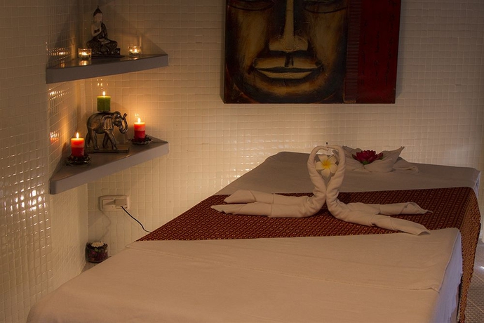 Imagen de la piscina del Hotel LIVVO Risco del Gato Suites. Foto 12