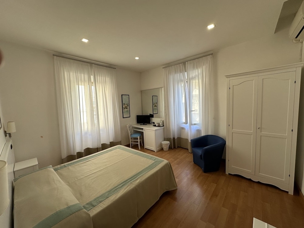 Imagen de la habitación del Hotel L\'Isola. Foto 15