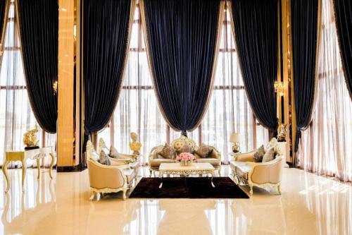 Imagen general del Hotel LK Grand Empire. Foto 1