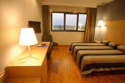 Imagen de la habitación del Hotel LLUM BLAVA. Foto 3