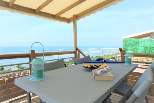 Imagen de la habitación del Hotel LOCA BEACH. Foto 6