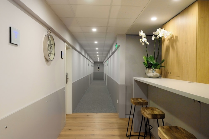 Imagen de los interiores del Hotel LOCATION HOTEL. Foto 9