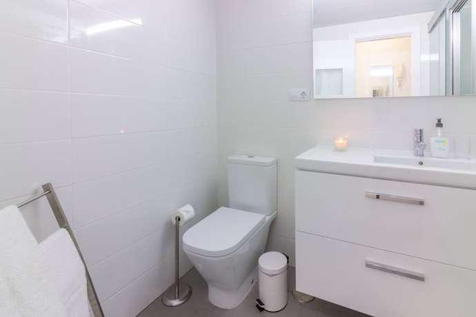 Imagen de la habitación del Hotel LOFT STORY BEACHFRONT by Living las Canteras. Foto 2