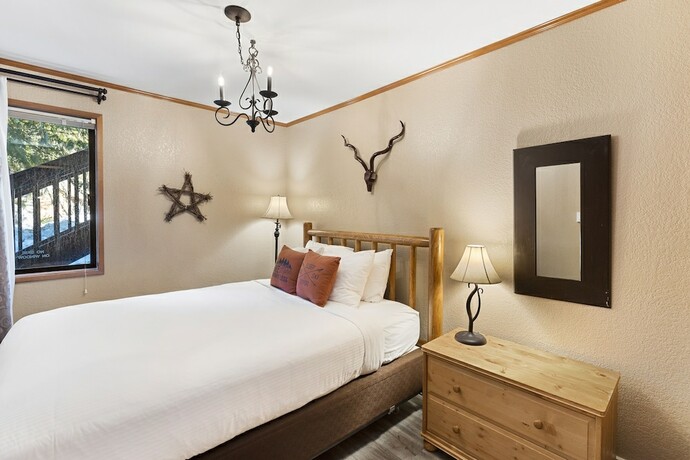 Imagen de la habitación del Hotel LOGE Alta Crystal. Foto 17