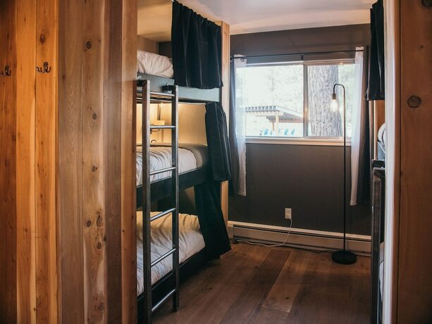Imagen de la habitación del Hotel LOGE Mt. Shasta. Foto 17