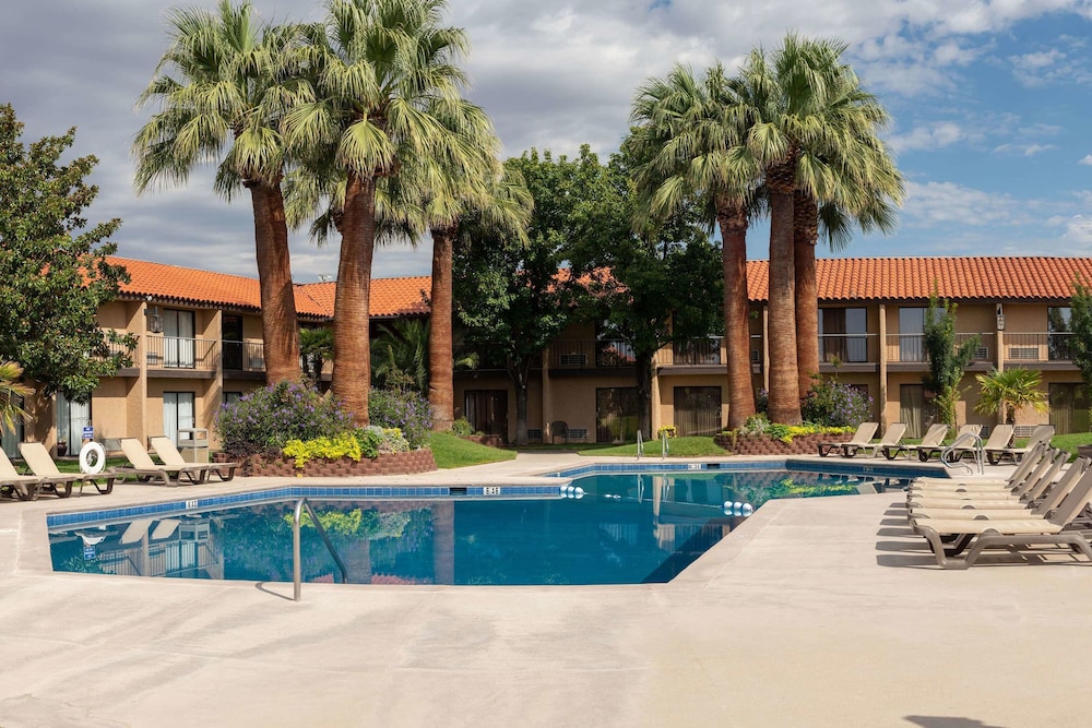 Imagen de la piscina del Hotel LOGE St George Utah. Foto 20