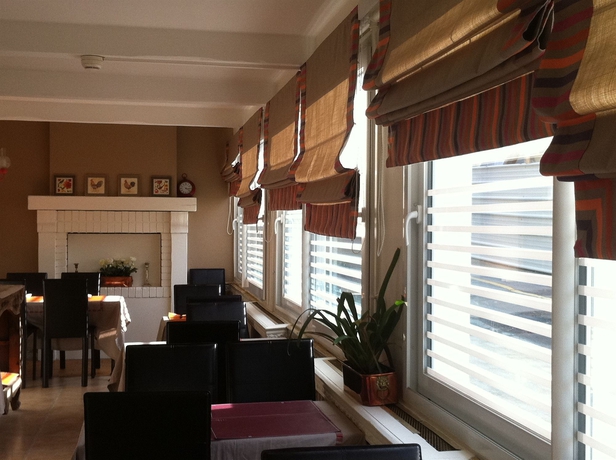 Imagen del bar/restaurante del Hotel LOGIS HOTEL LOUISE DE SAVOIE. Foto 2