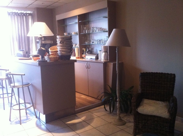 Imagen del bar/restaurante del Hotel LOGIS HOTEL LOUISE DE SAVOIE. Foto 6