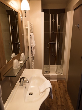 Imagen de la habitación del Hotel LOGIS Majestic Chatelaillon Plage - La Rochelle. Foto 3