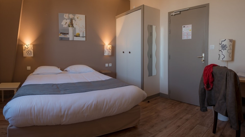 Imagen de la habitación del Hotel LOGIS Majestic Chatelaillon Plage - La Rochelle. Foto 15