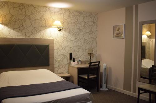 Imagen de la habitación del Hotel LOGIS Restaurant Auberge Du Cheval Blanc. Foto 8