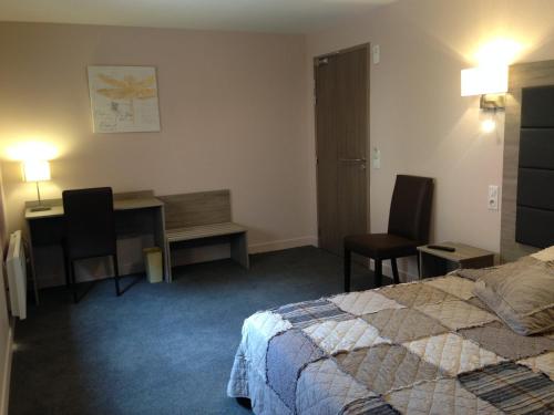 Imagen de la habitación del Hotel LOGIS Restaurant Auberge Du Cheval Blanc. Foto 9