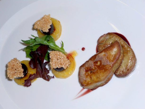 Imagen del bar/restaurante del Hotel LOGIS de la Paix, Le Nouvion-en-Thi&eacute;rache. Foto 5