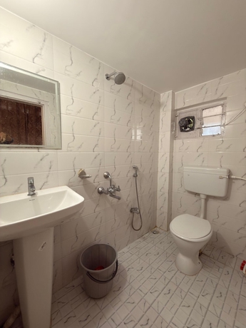 Imagen de la habitación del Hotel LOKTAK RESIDENCY. Foto 6