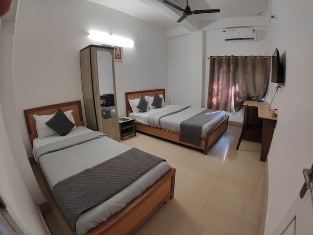 Imagen de la habitación del Hotel LOKTAK RESIDENCY. Foto 7