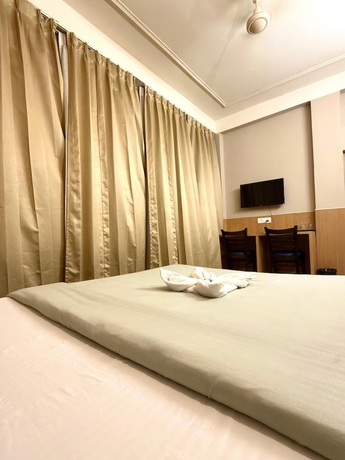 Imagen de la habitación del Hotel LOKTAK RESIDENCY. Foto 9