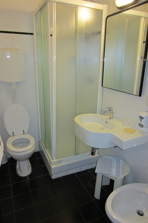 Imagen de la habitación del Hotel LOMBARDI. Foto 4