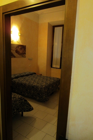 Imagen de la habitación del Hotel LOMBARDI. Foto 5