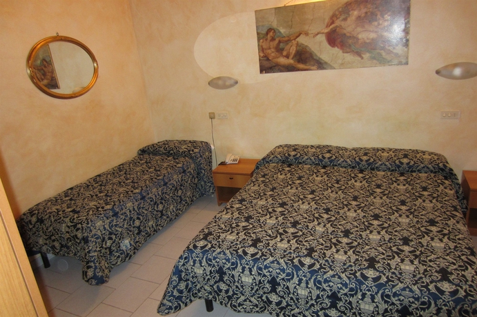 Imagen de la habitación del Hotel LOMBARDI. Foto 7