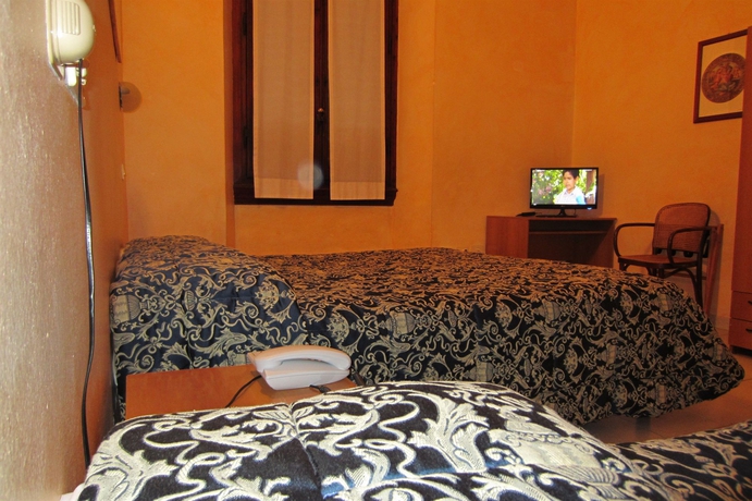 Imagen de la habitación del Hotel LOMBARDI. Foto 8