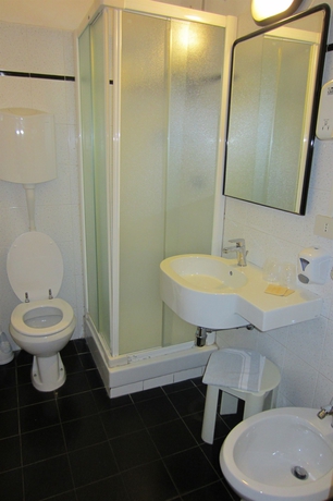 Imagen de la habitación del Hotel LOMBARDI. Foto 9