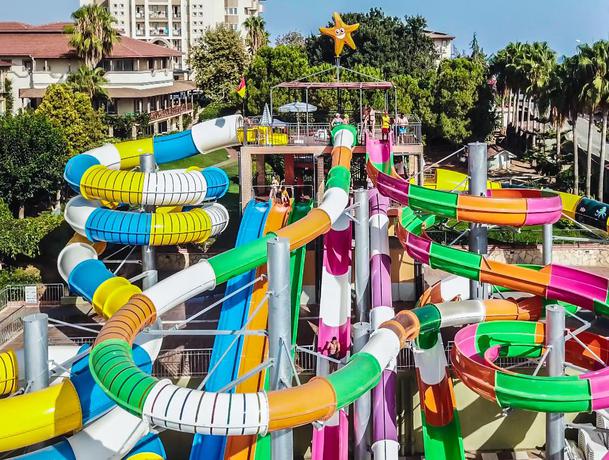 Imagen general del Hotel LONICERA WORLD. Foto 2