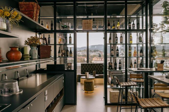 Imagen del bar/restaurante del Hotel LOOM and Skybar. Foto 3