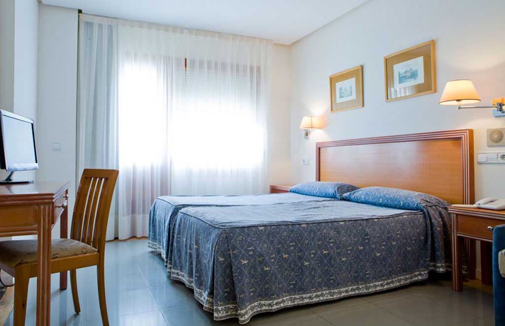 Imagen general del Hotel LOS ARCES, Isla. Foto 2