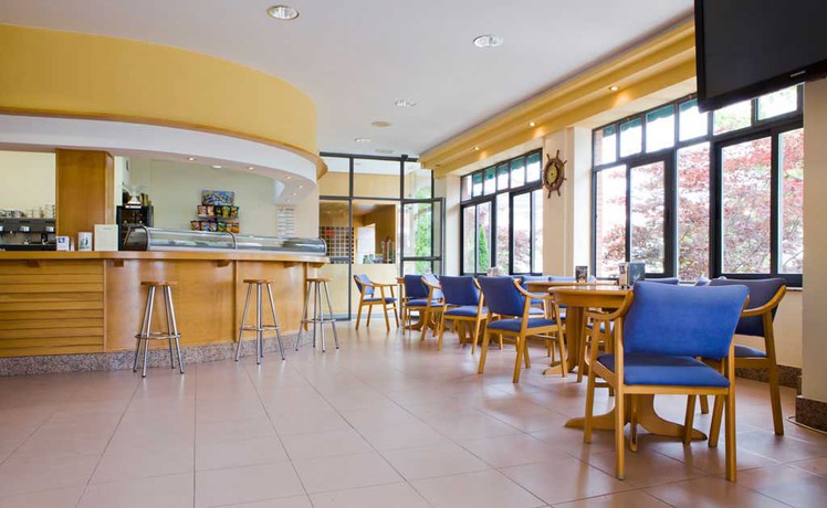 Imagen general del Hotel LOS ARCES, Isla. Foto 3