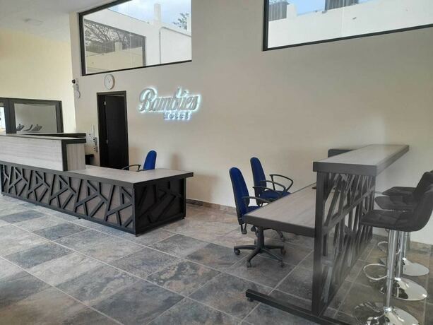 Imagen general del Hotel LOS BAMBUES. Foto 5