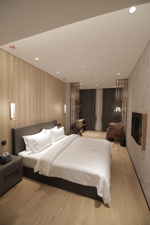 Imagen de la habitación del Hotel LOTUS BLU HOTEL NAGA. Foto 7