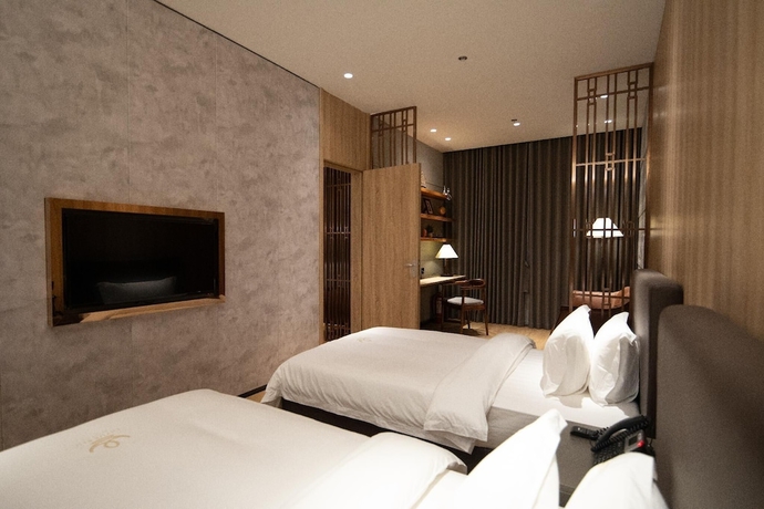 Imagen de la habitación del Hotel LOTUS BLU HOTEL NAGA. Foto 11