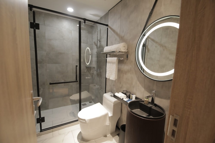 Imagen de la habitación del Hotel LOTUS BLU HOTEL NAGA. Foto 16