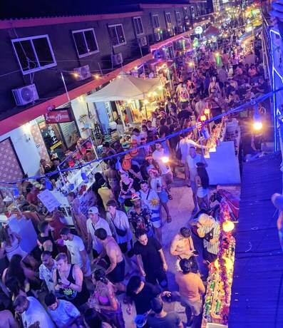 Imagen general del Hotel LOUD! a Full Moon Beach by Wild and Wandering. Foto 12