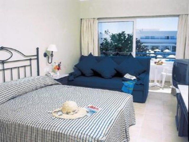 Imagen general del Hotel LOUIS HELIOS BEACH. Foto 2