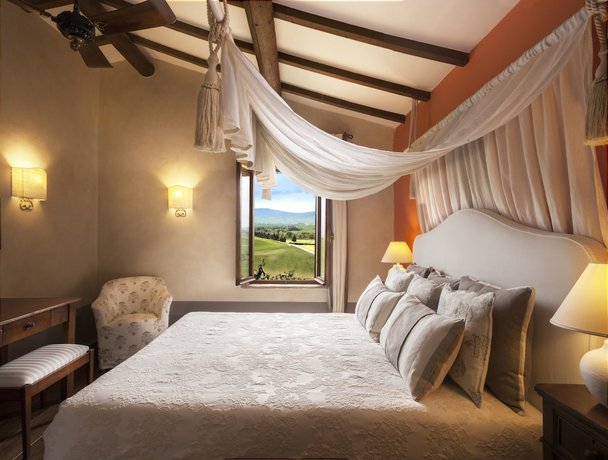 Imagen de la habitación del Hotel L'Olmo. Foto 12