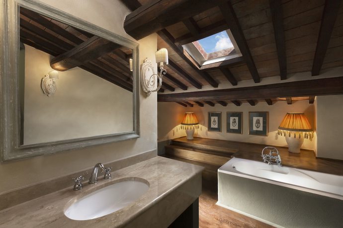 Imagen de la habitación del Hotel L'Olmo. Foto 14