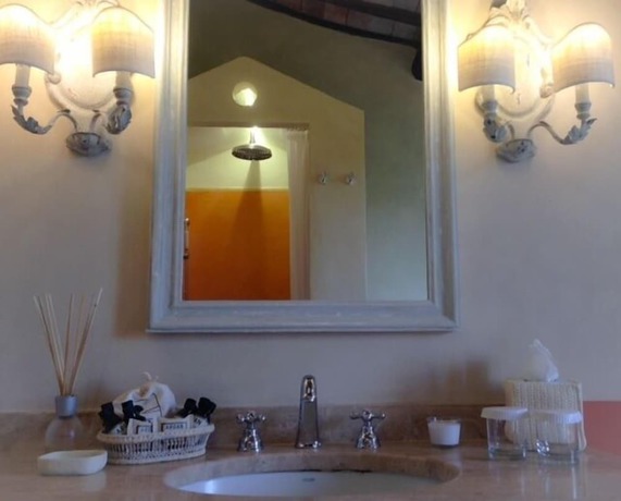 Imagen de la habitación del Hotel L'Olmo. Foto 16