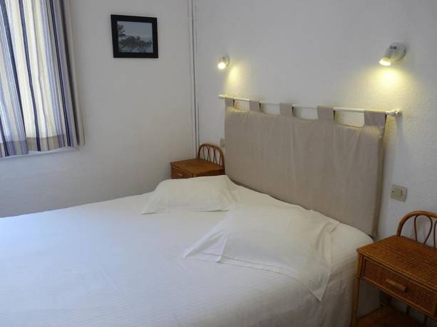 Imagen de la habitación del Hotel L\'Oustaou, LE LAVANDOU. Foto 2