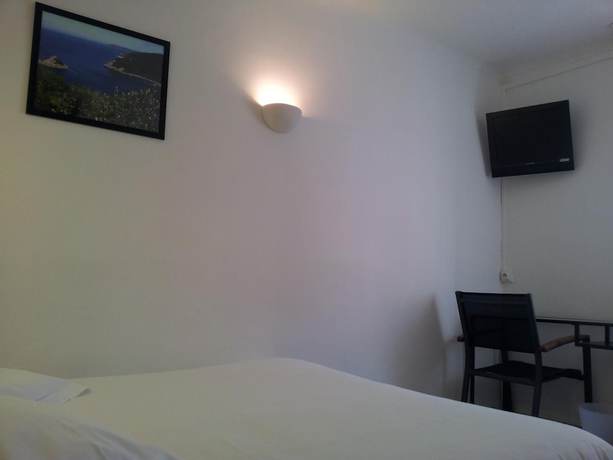 Imagen de la habitación del Hotel L\'Oustaou, LE LAVANDOU. Foto 3