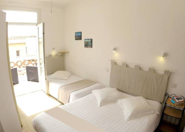 Imagen de la habitación del Hotel L\'Oustaou, LE LAVANDOU. Foto 4